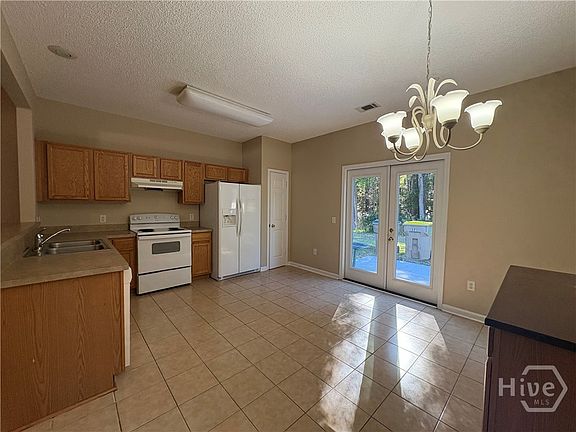 3rd image of 37 Ross Way