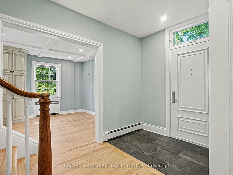 171 Minto Pl — Photo 2