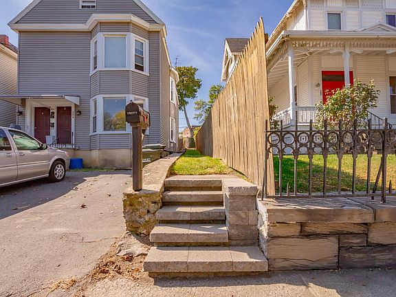 2nd image of 282 Saratoga St