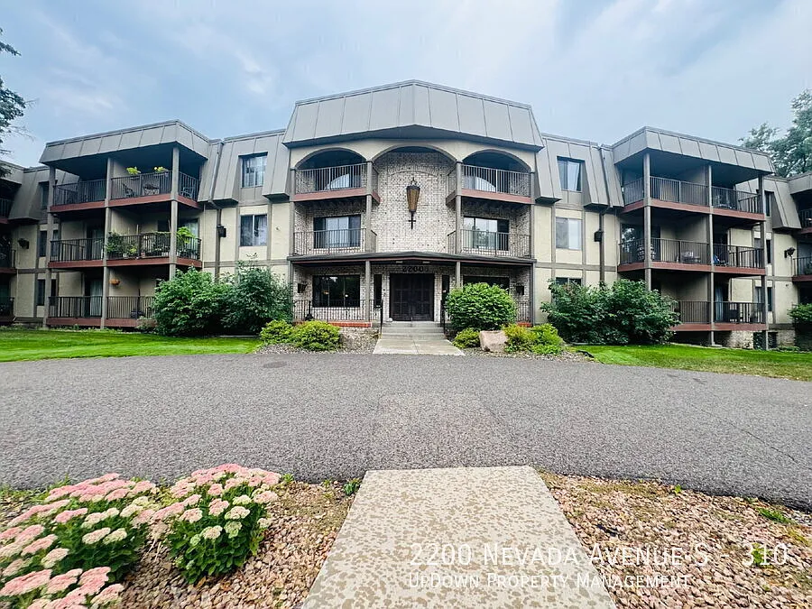 2200 Nevada Ave S #310