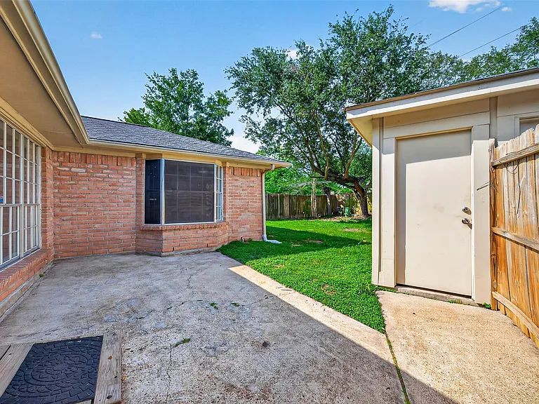22206 Red River Dr — Photo 18