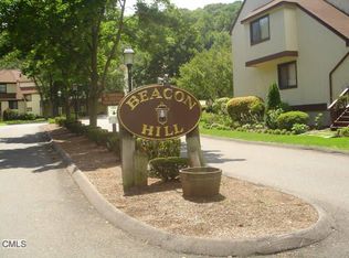 102 Foxton Ct #102, Beacon Falls, CT 06403