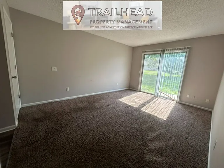 1323 Laurel St — Photo 7