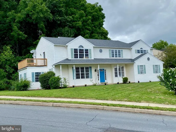 101 W Morlatton Rd, Douglassville, PA 19518