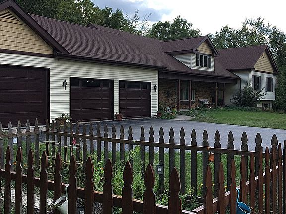 3rd image of 1120 Lakeside Dr