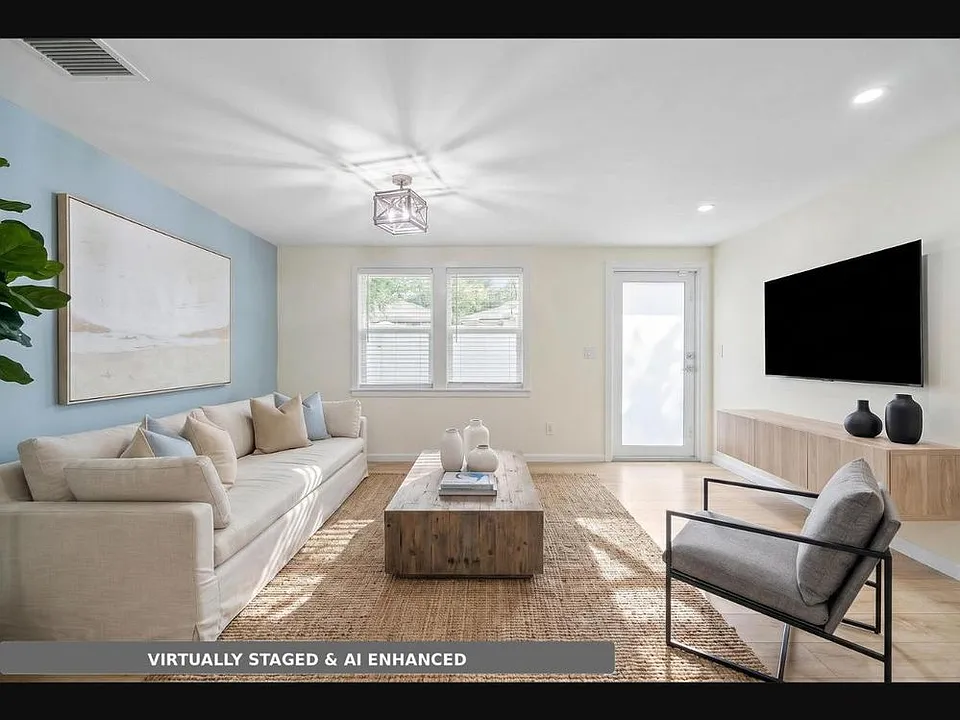 353 E Lakewood Rd