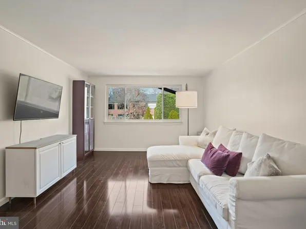 4555 Macarthur Blvd NW APT 209, Washington, DC 20007