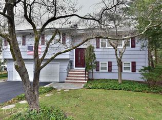 33 Charles St, Bloomingdale, NJ 07403