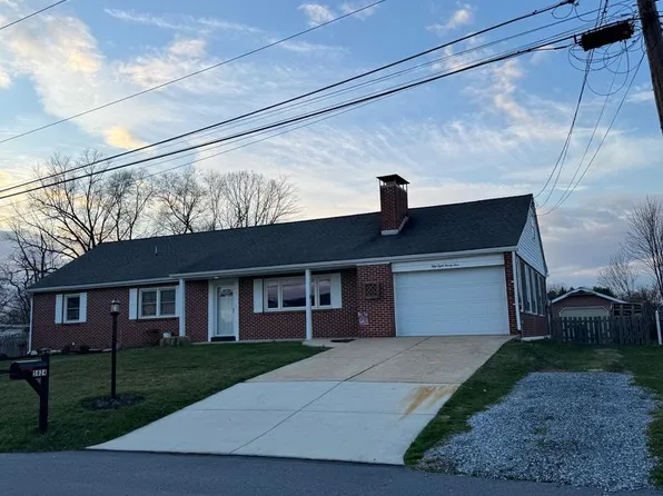 5824 Mayfair Dr, Harrisburg, PA 17112