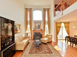 28 Windsor Ln, Ramsey, NJ 07446