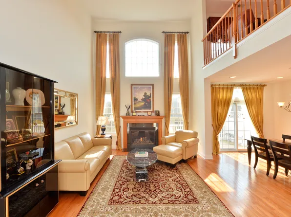 28 Windsor Ln, Ramsey, NJ 07446