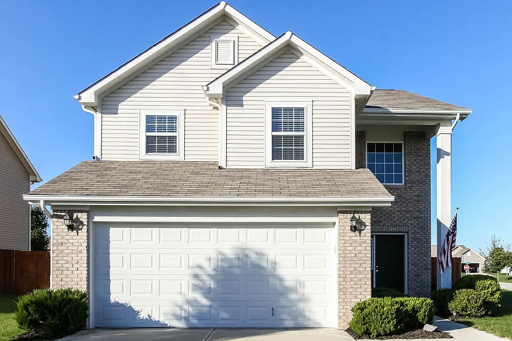 3 bed, 2.5 bath, 1780 sqft, $2,240 — Photo 1