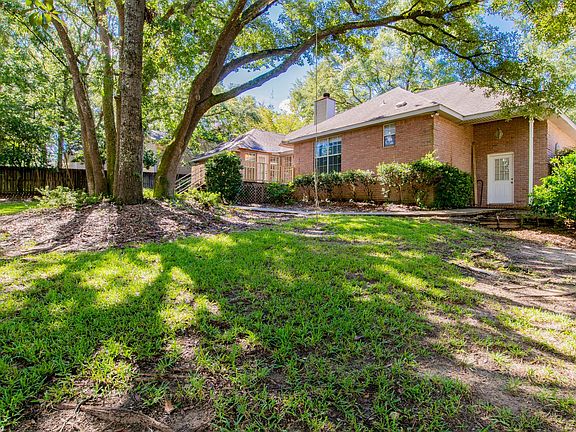 3rd image of 9720 Shadow Wood Dr