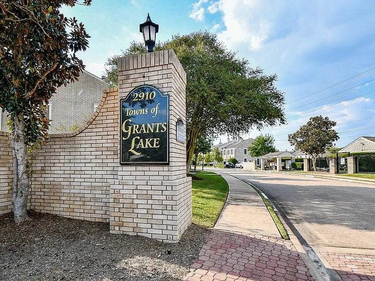 2930 Grants Lake Blvd #407 — Photo 20