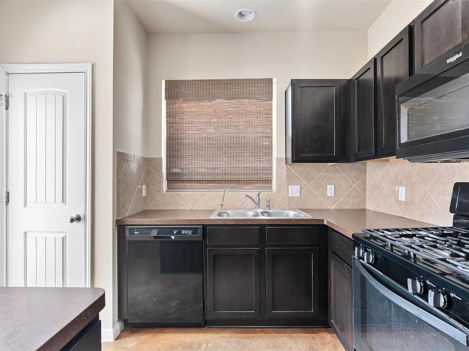 3 bed, 2.0 bath, 1408 sqft, $1,725 — Photo 4