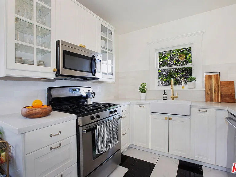 1421 N Alvarado St — Photo 9