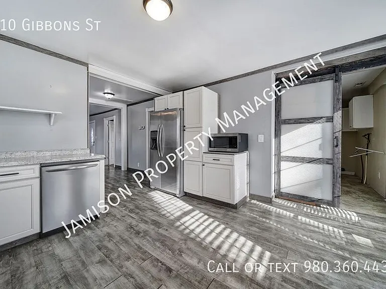 910 Gibbons St — Photo 9