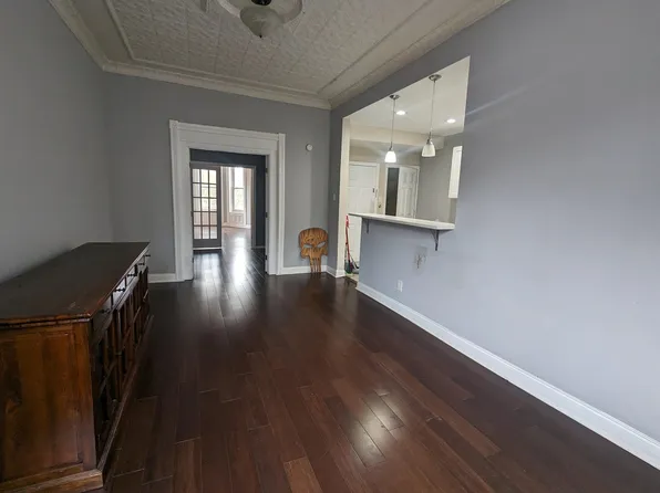 262 Woodlawn Avenue image 3 of 10