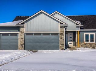 16515 Walnut Meadows Dr, Urbandale, IA 50323