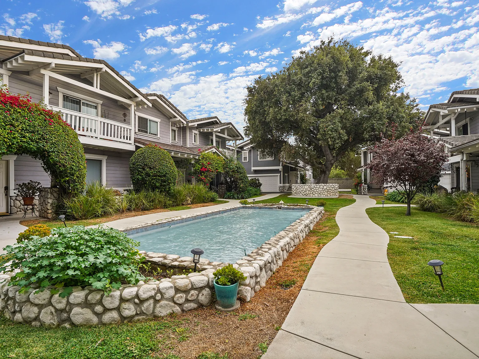 W Mountain St, Pasadena — Photo 2