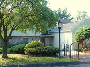 10 Hills Ln, Westport, CT 06880