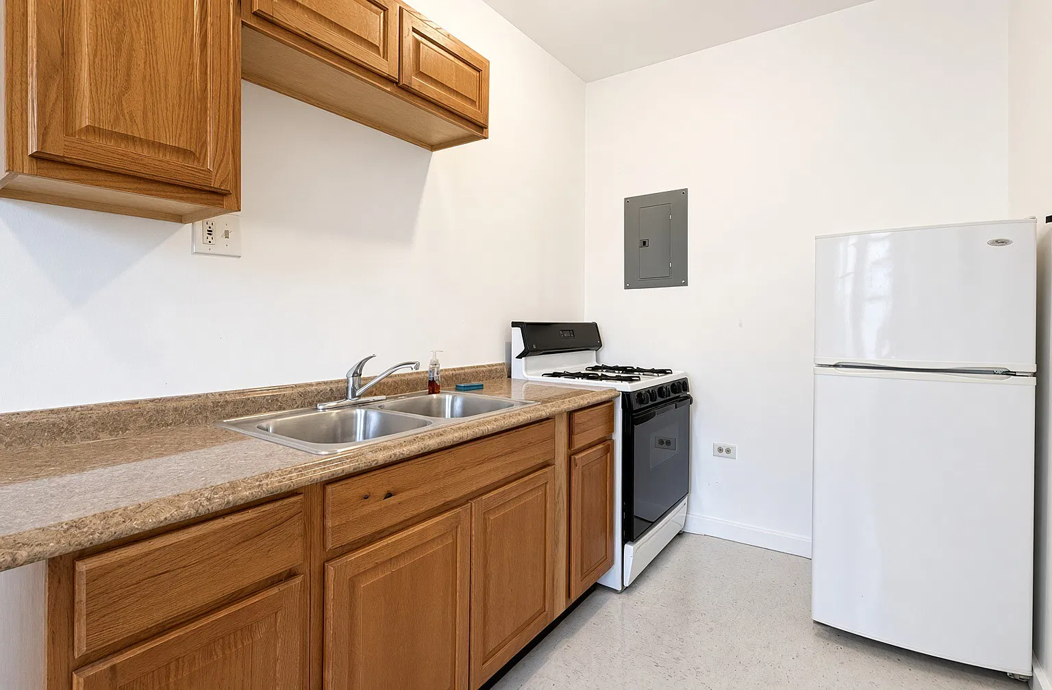 Studio, $925 — Photo 2