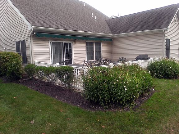 2nd image of 154 Glenmoor Circle N
