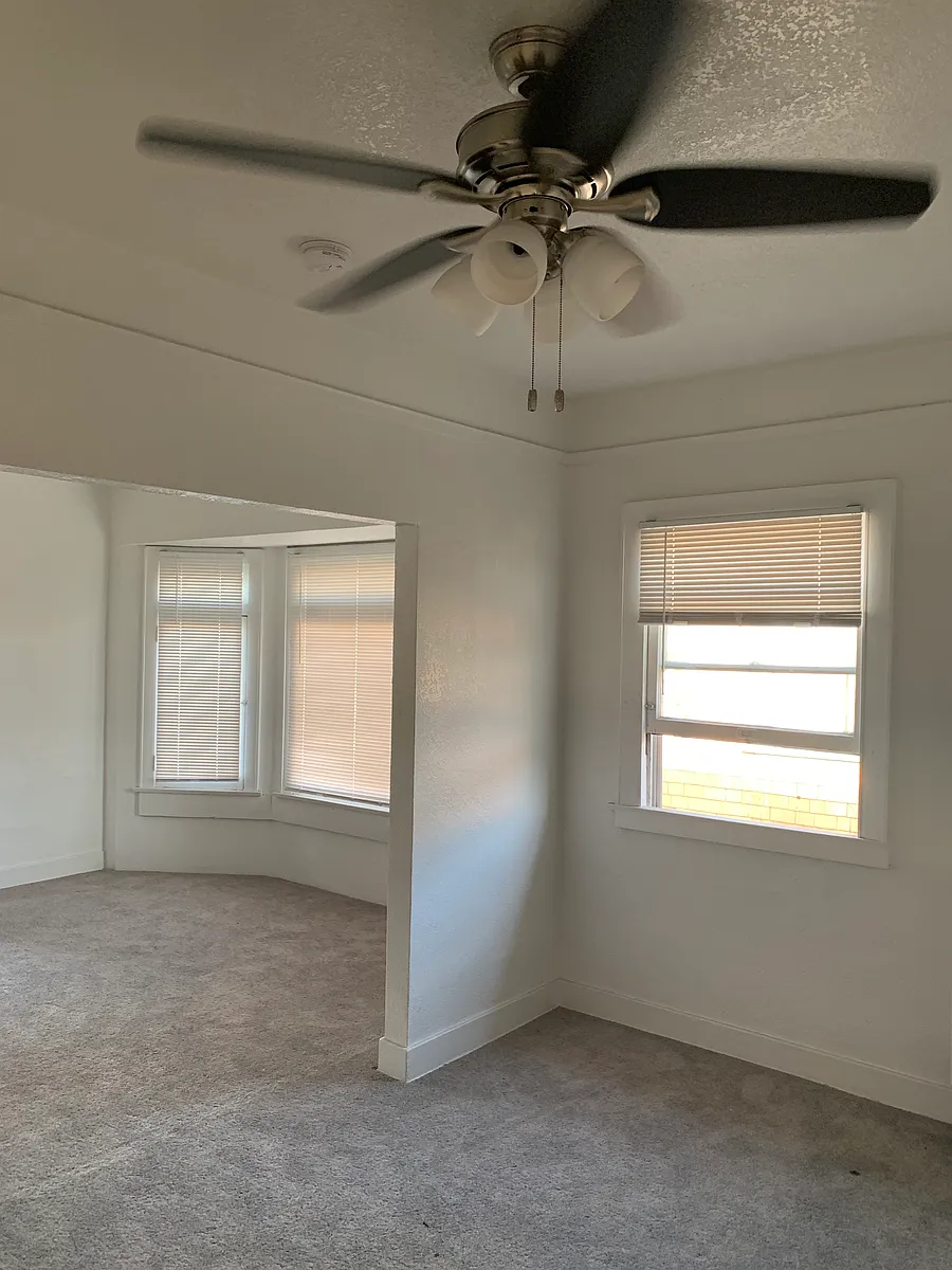 Building Photo - 2418 W 23rd St #1/2