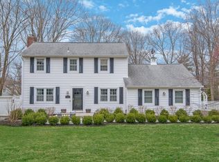 11 Quay Ct, Centerport, NY 11721