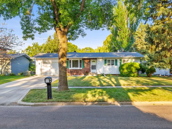 2705 11th St S, Fargo, ND 58103