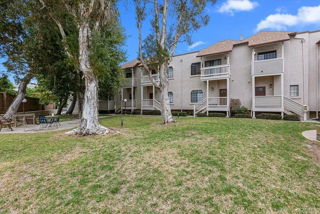 2 bed, 2.5 bath, 929 sqft, $3,400 — Photo 1