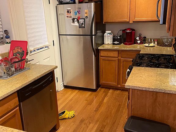4th image of 3439 N Lakewood Ave #3R