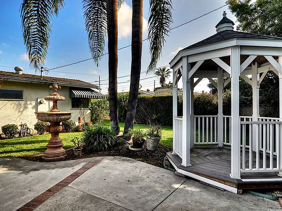 4th image of 8412 Acacia Ave