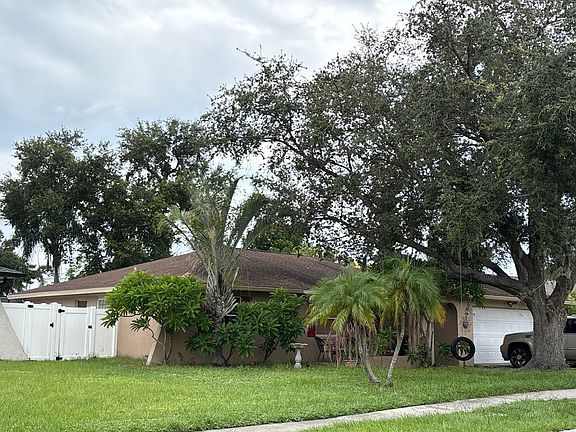 3rd image of 4177 Lancaster Dr