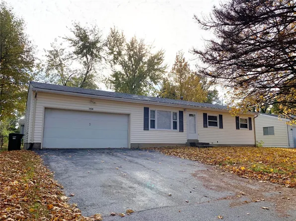1430 Broadlawns Ln, Saint Louis, MO 63138