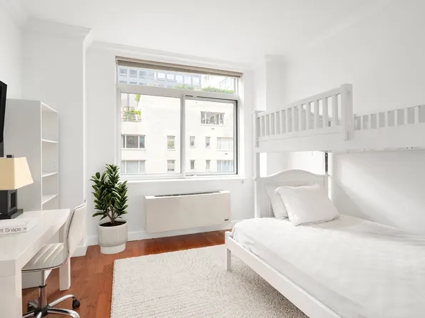 212 East 57th Street image 8 of 10