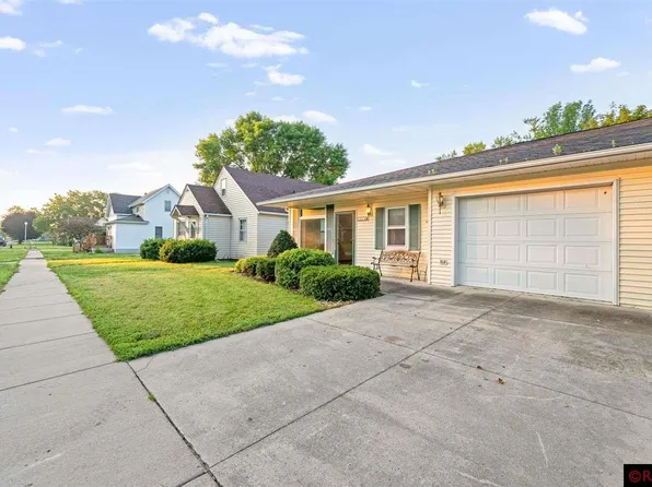 314 E 10th St, Blue Earth, MN 56013