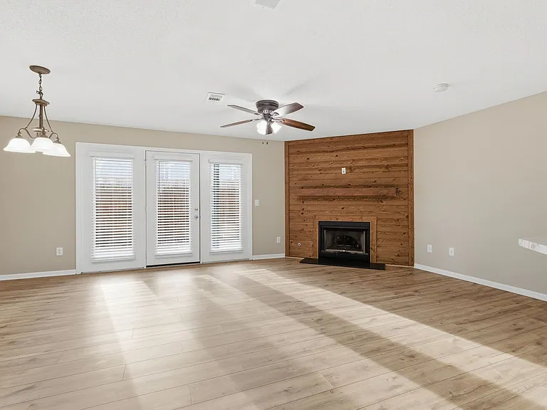 2717 Kennedy Ct — Photo 7
