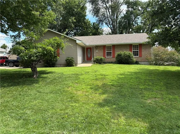 105 W South St, Spring Hill, KS 66083