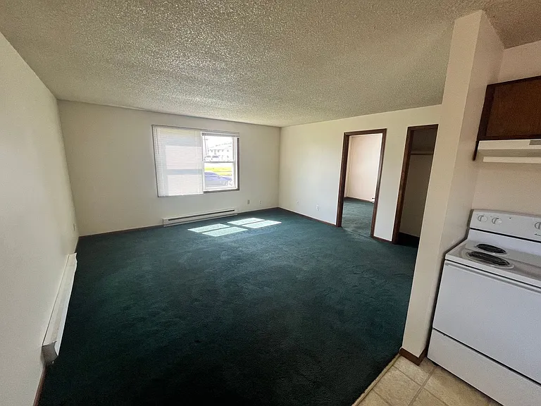 970 W Hamilton Ave — Photo 2