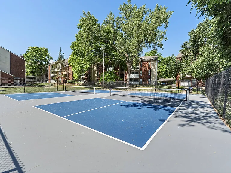 Silverwood Apartments — Photo 21