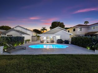 533 Lakeside Cir, Sunrise, FL 33326