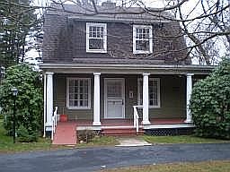 Beautiful 4 bedroom 2 ful bath colonial