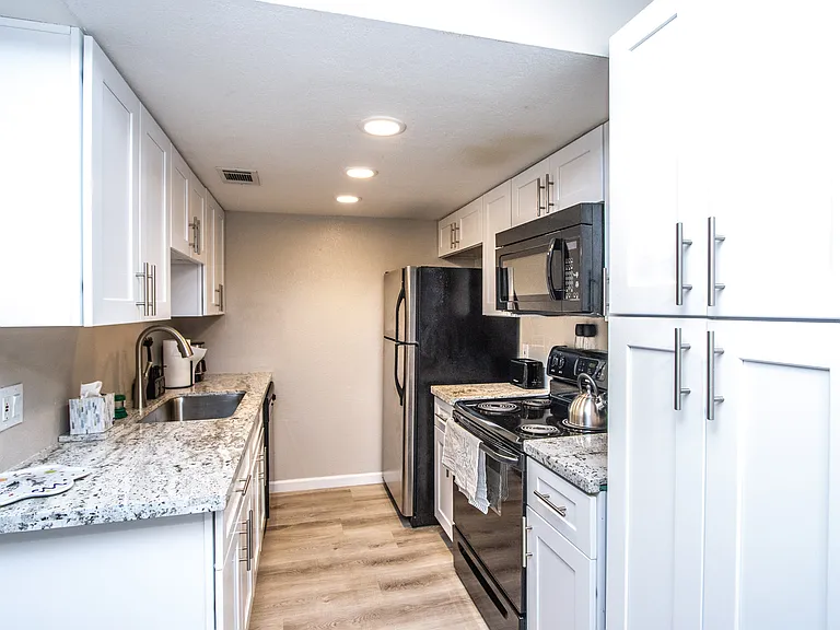 3402 N 32nd St #133 — Photo 9