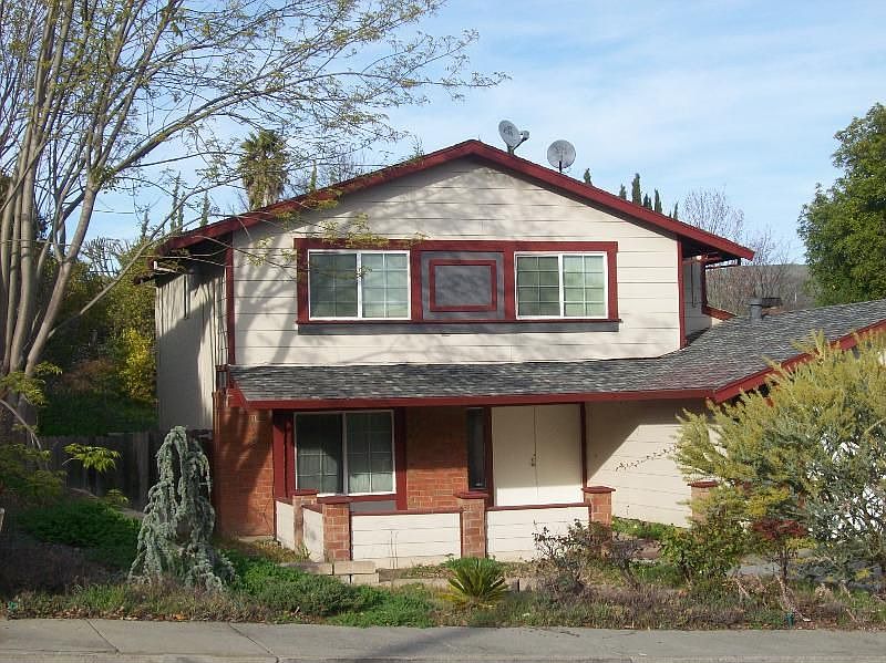 2nd image of 1067 Granada St
