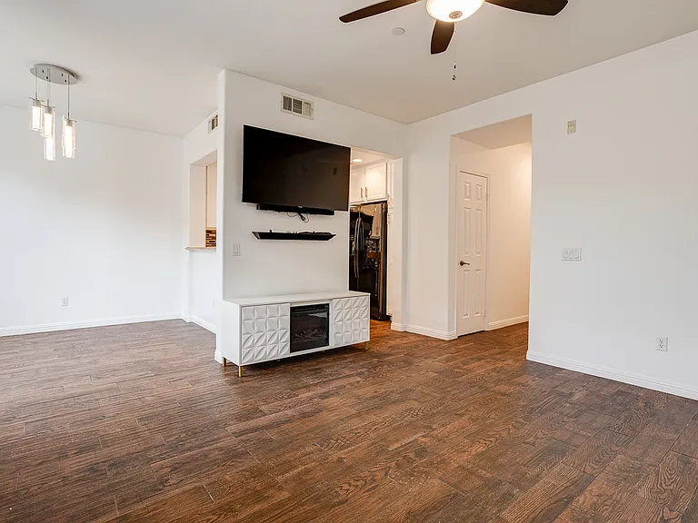 28566 Herrera St — Photo 10