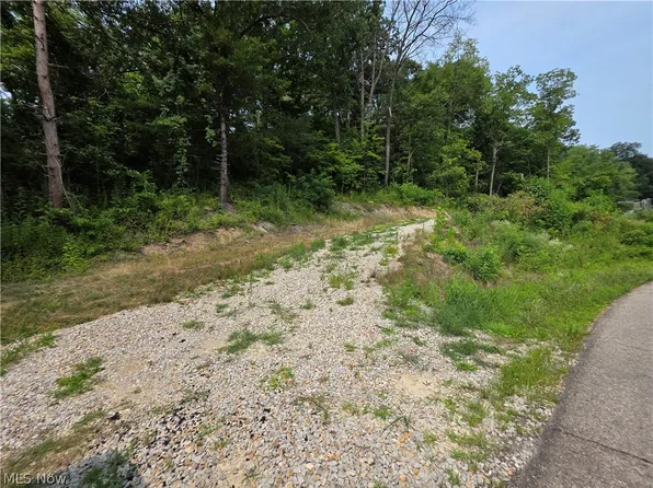 1605 Gilbert Rd, Zanesville, OH 43701