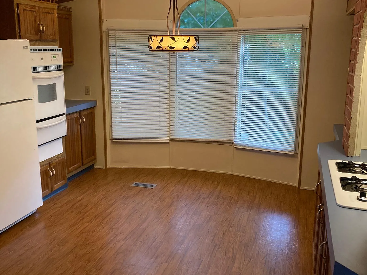 2 bed, 952 sqft, $850 — Photo 3