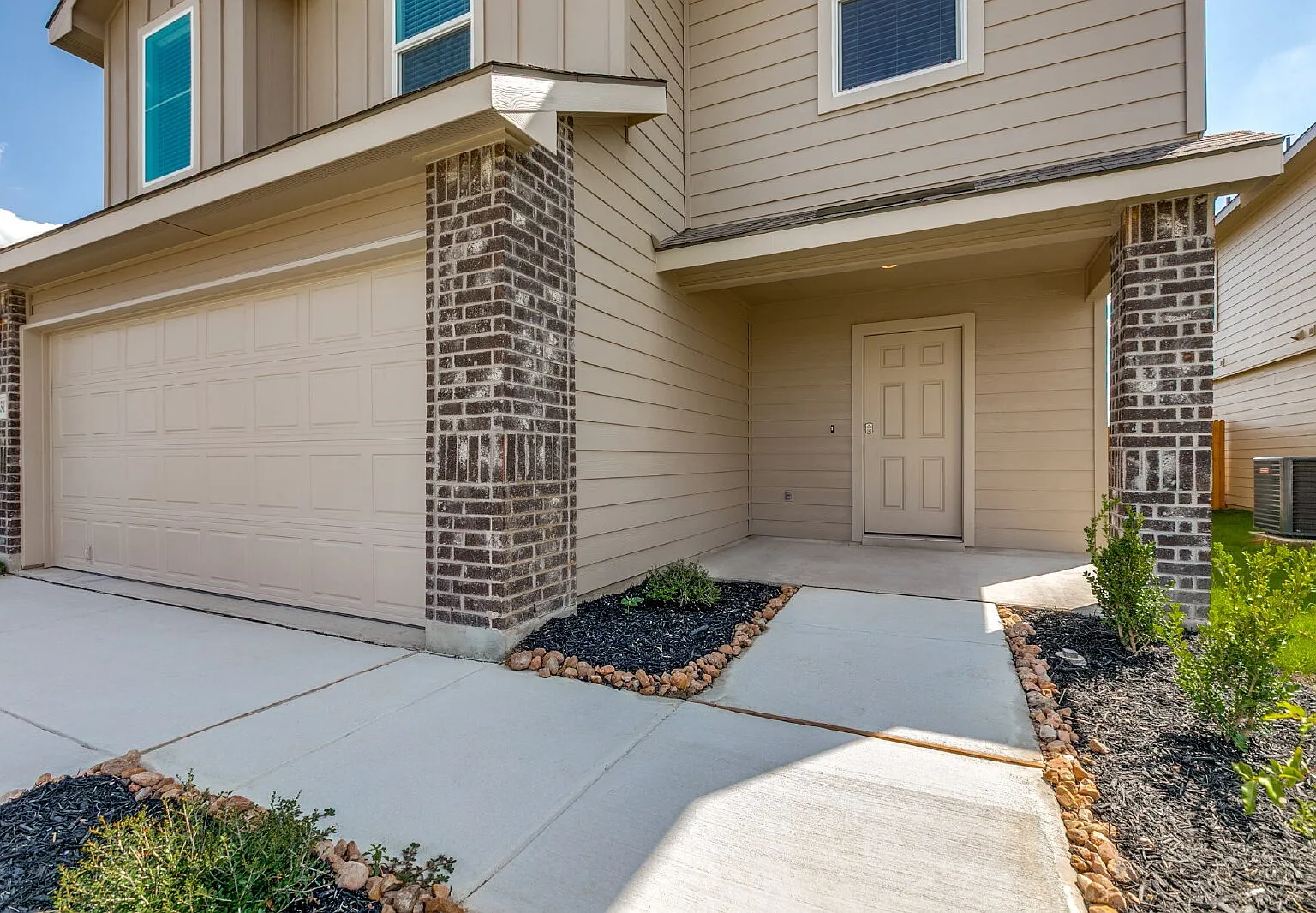 5 bed, 2.5 bath, 1892 sqft, $1,950 — Photo 3