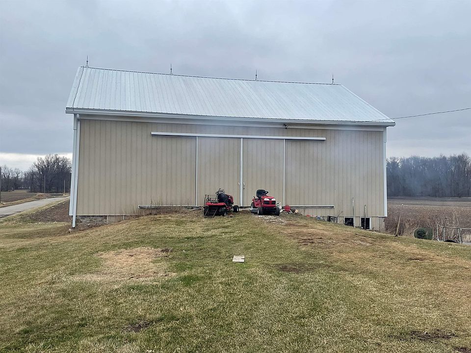 2nd image of 664 Oak Rd